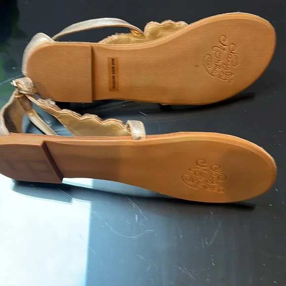 Adorable angel wings gold use maybe a few times - Picture 3 of 6